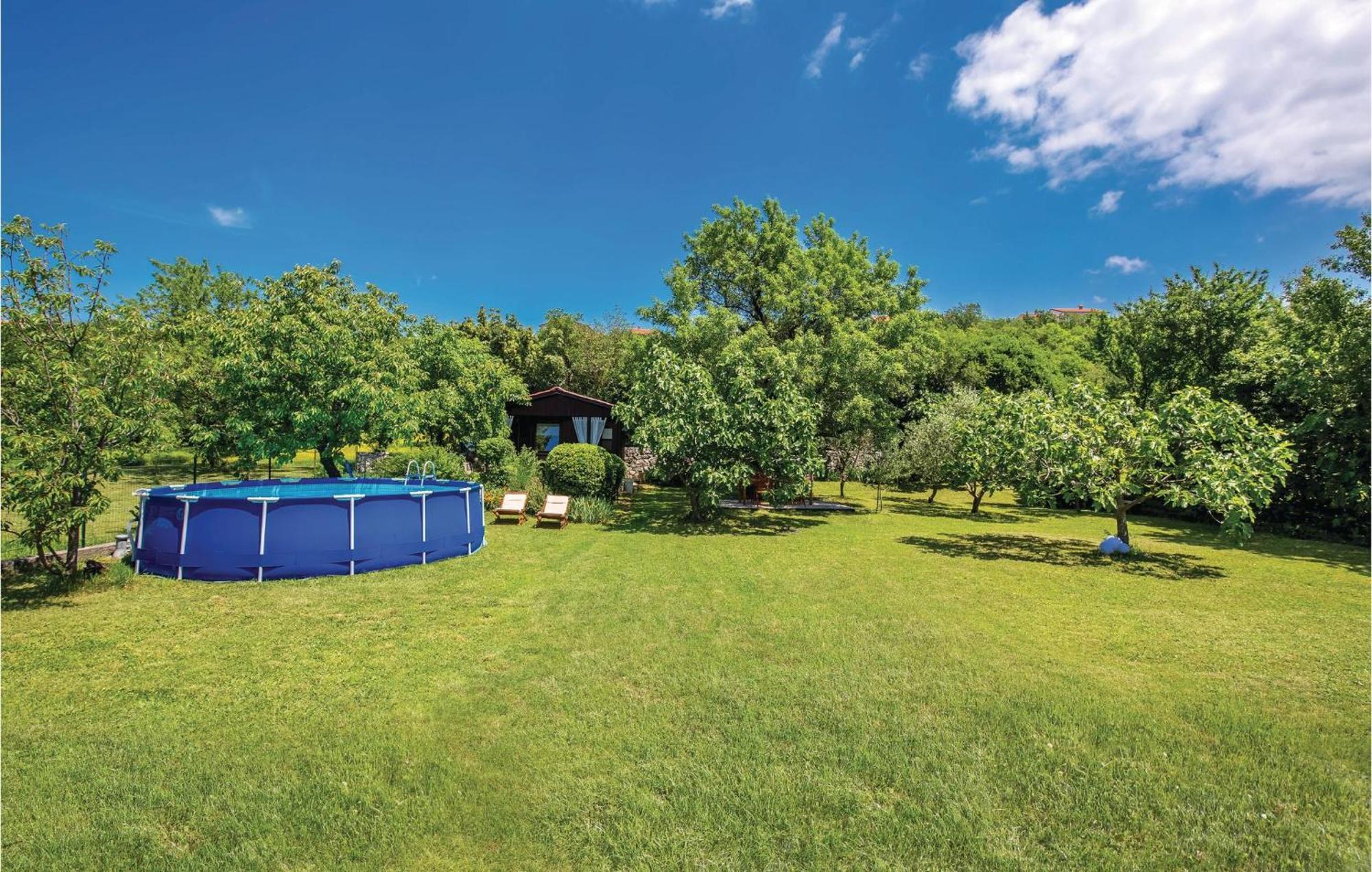 Cozy Home In Smrika With House A Panoramic View Exterior foto