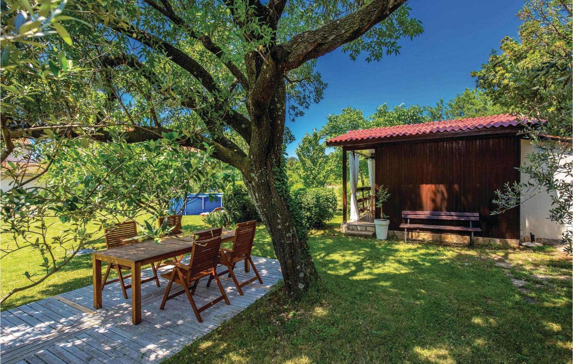 Cozy Home In Smrika With House A Panoramic View Exterior foto