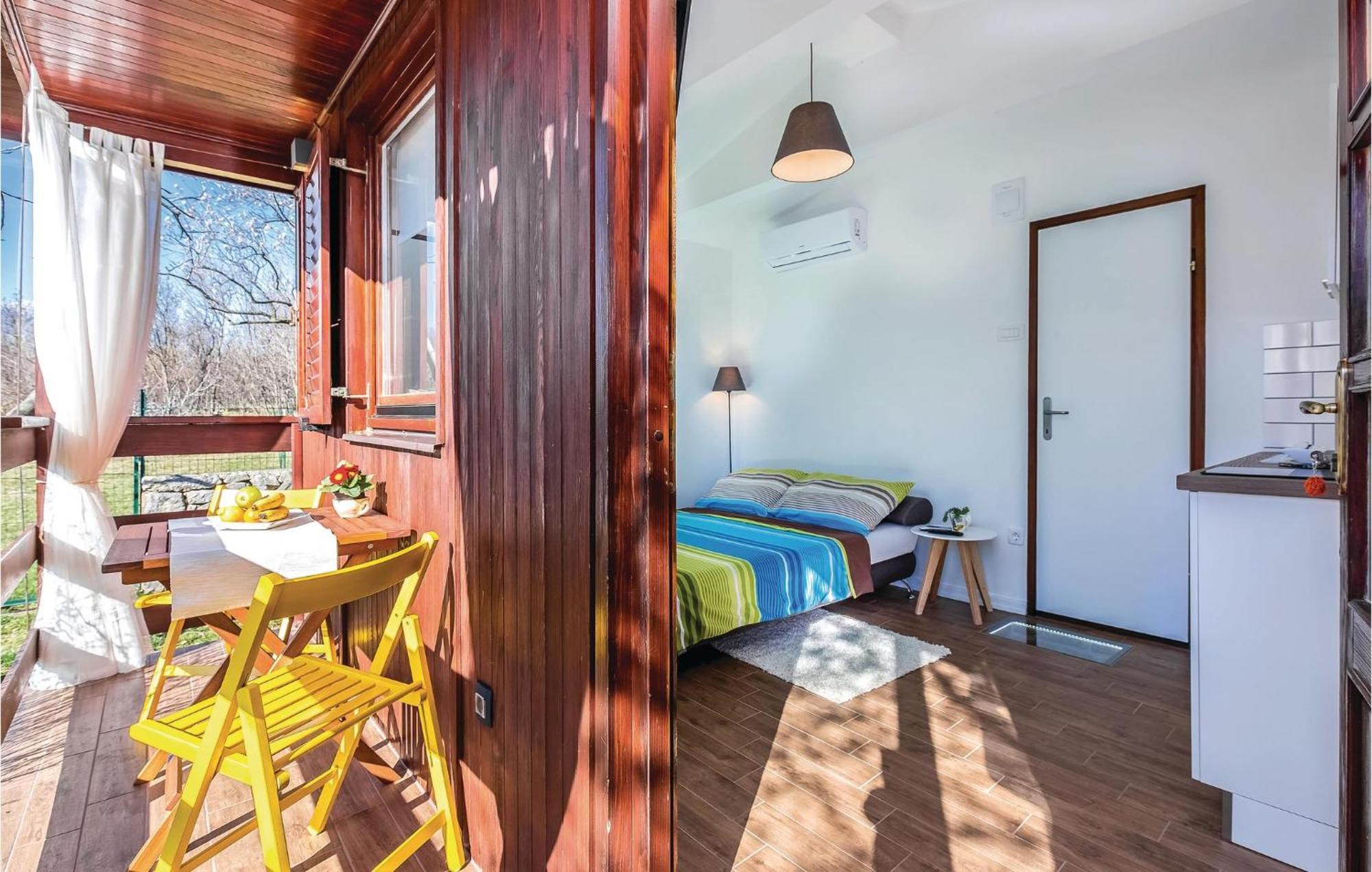 Cozy Home In Smrika With House A Panoramic View Exterior foto